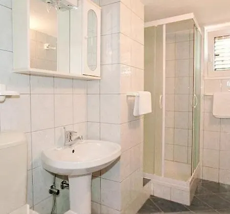 Apartman 22 *